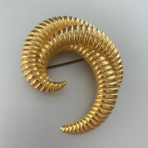 Vintage Gold Curved Brooch